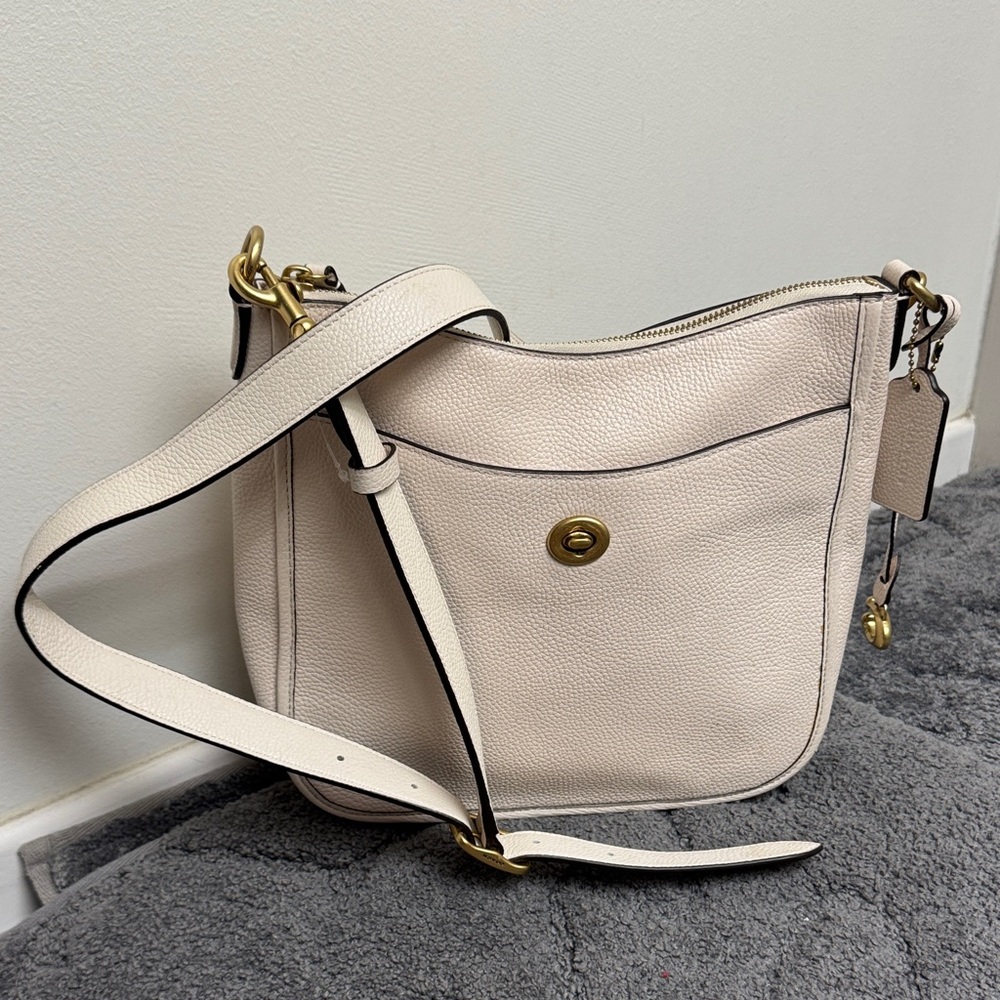Vintage authentic Coach Chaise CrossbodyCream Shoulder Bag
